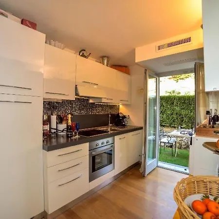 Diodato - Amazing Location, Wifi, Pool, Sauna, Gym & Private Garden * Roquebrune-Cap-Martin